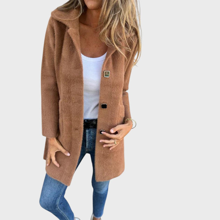 Carmela | Chaqueta texturizada con botones decorativos