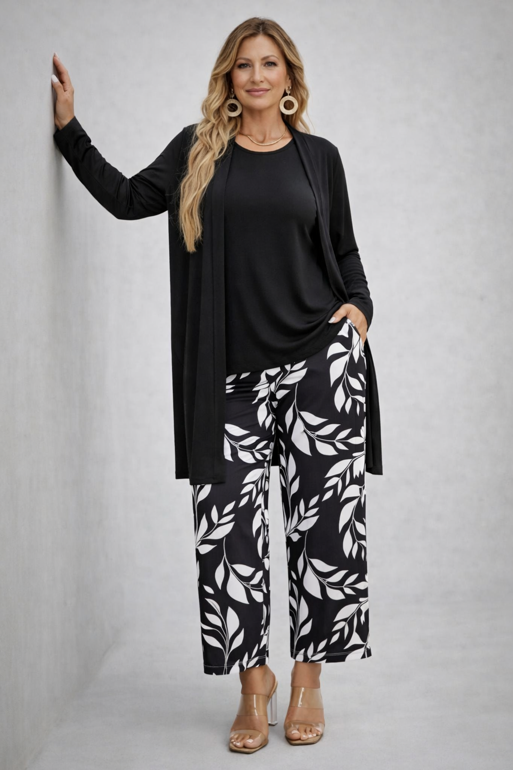 Sara | Conjunto de tres piezas con pantalón estampado en negro