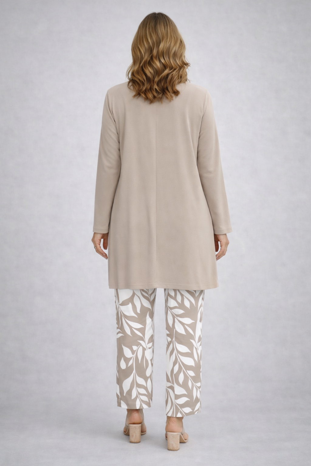Isabel | Conjunto de tres piezas con pantalón estampado en beige