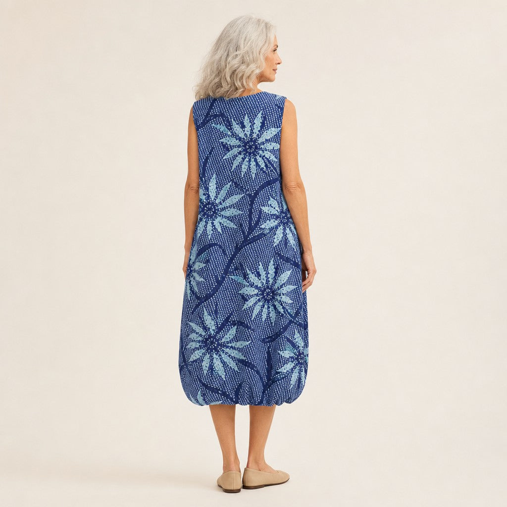 Lucía | Vestido midi sin mangas con espirales sobre azul oscuro