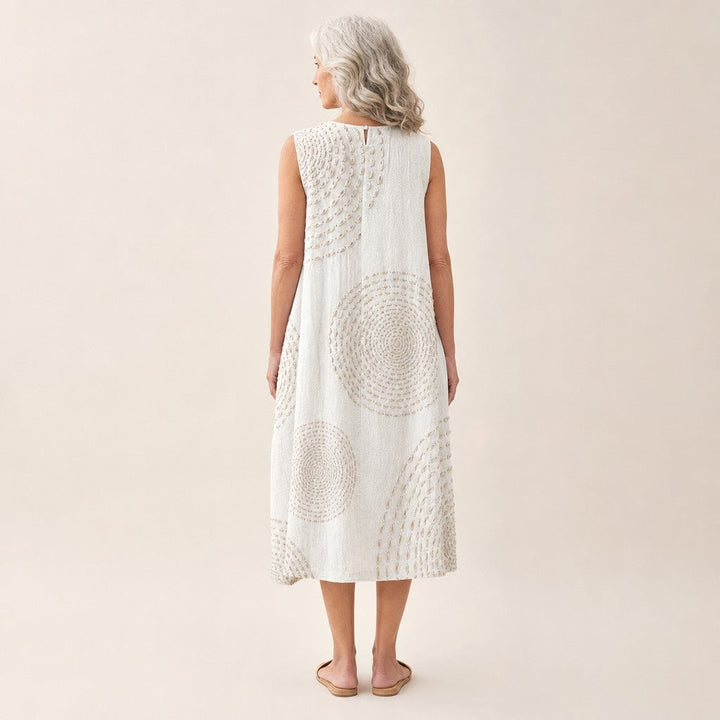 Manuela | Vestido midi sin mangas en blanco con círculos tejidos