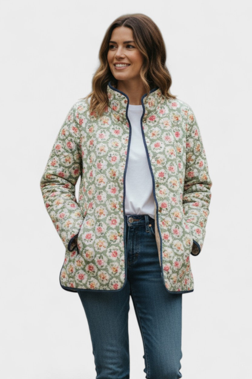 Manuela | Chaqueta acolchada verde menta con fino estampado de rosas
