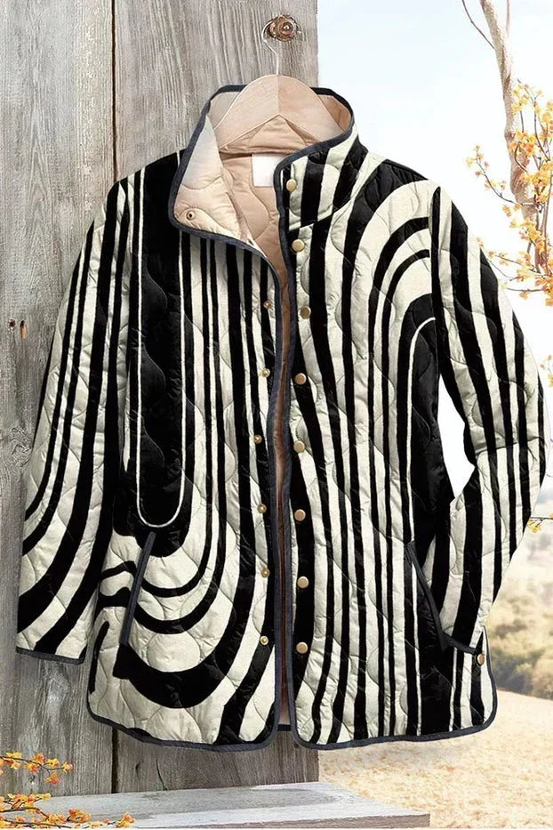 Pilar | Chaqueta acolchada blanca y negra con estampado gráfico
