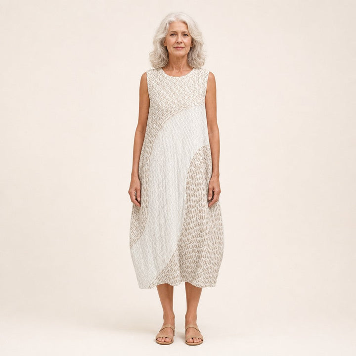 Berta | Vestido midi sin mangas en blanco con texturas