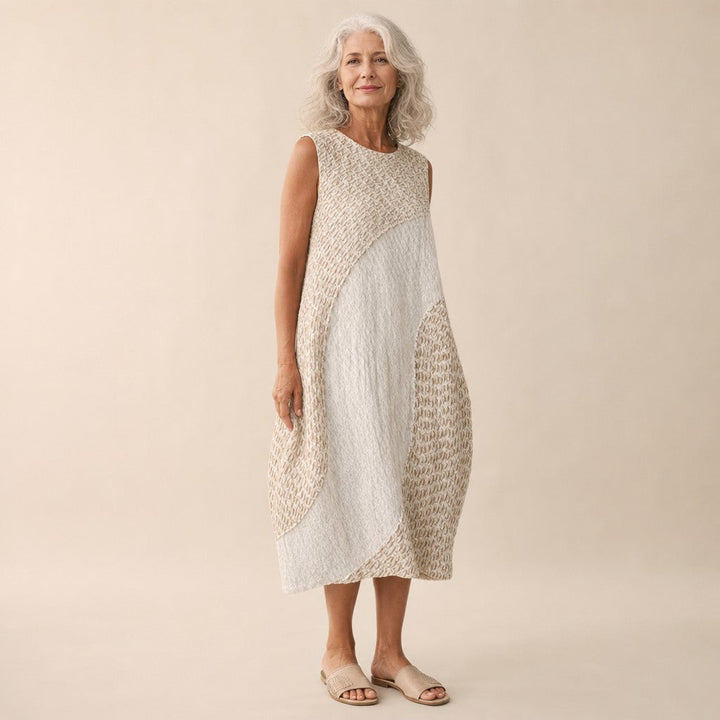 Berta | Vestido midi sin mangas en blanco con texturas