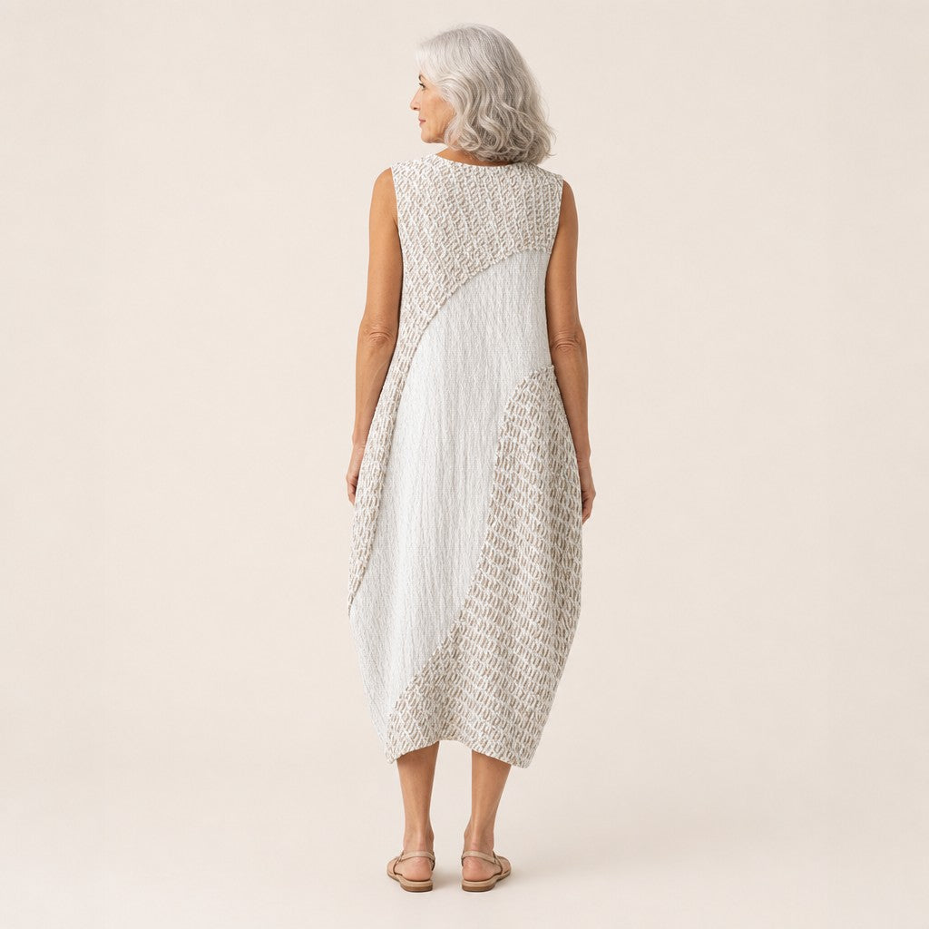Berta | Vestido midi sin mangas en blanco con texturas