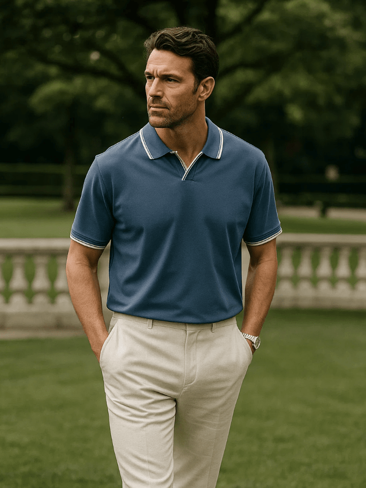 Abraham | Polo negro con cuello abierto