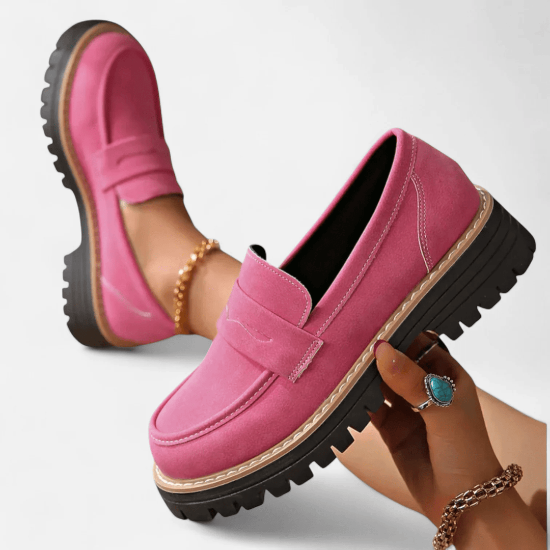 Amaia | Mocasines negros con suela de tacos