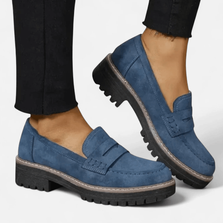 Amaia | Mocasines negros con suela de tacos