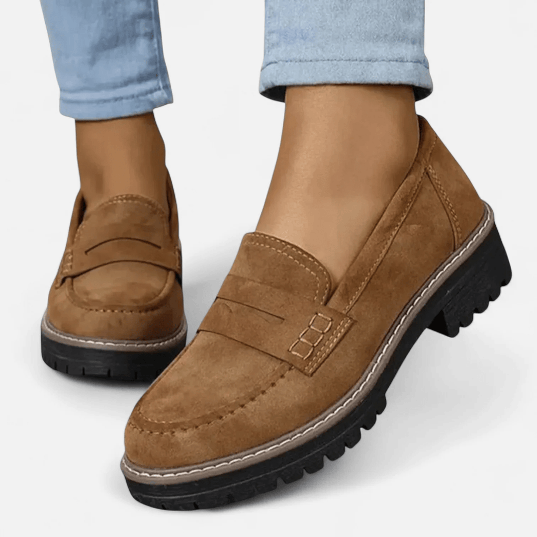 Amaia | Mocasines negros con suela de tacos