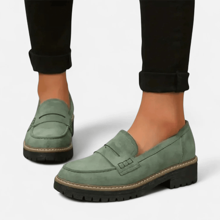 Amaia | Mocasines negros con suela de tacos