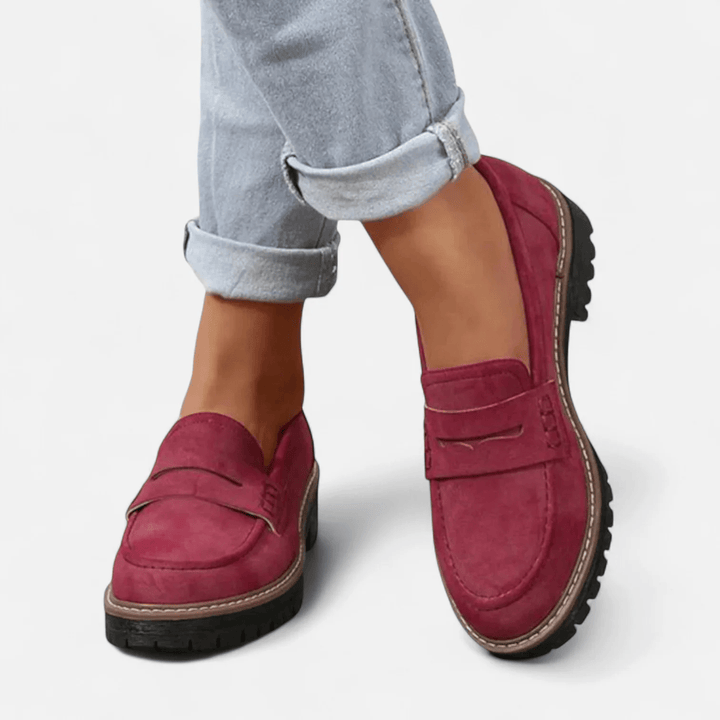 Amaia | Mocasines negros con suela de tacos