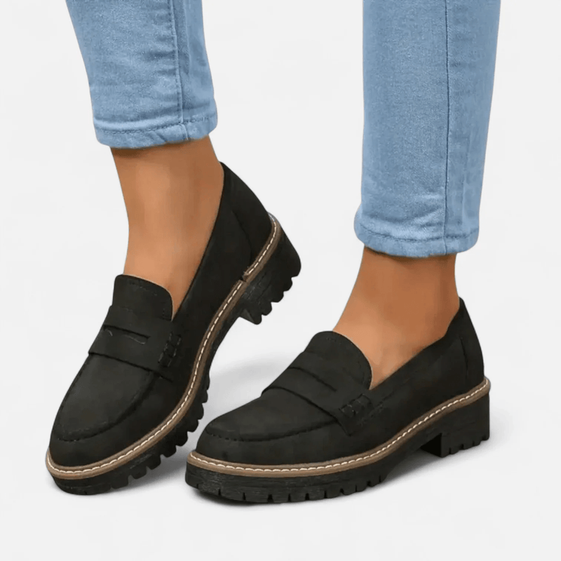 Amaia | Mocasines negros con suela de tacos