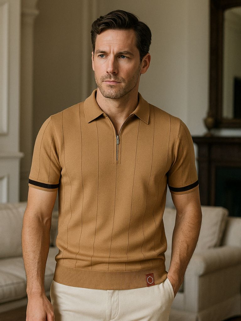 Amancio | Polo de punto camel con cuello de cremallera