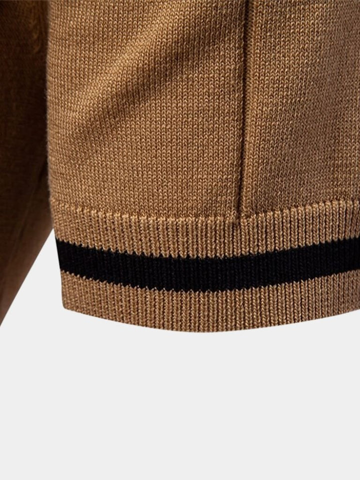 Amancio | Polo de punto camel con cuello de cremallera