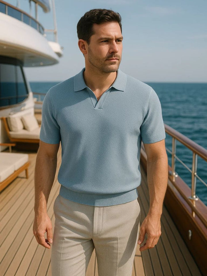 Armando | Polo azul marino con cuello abierto