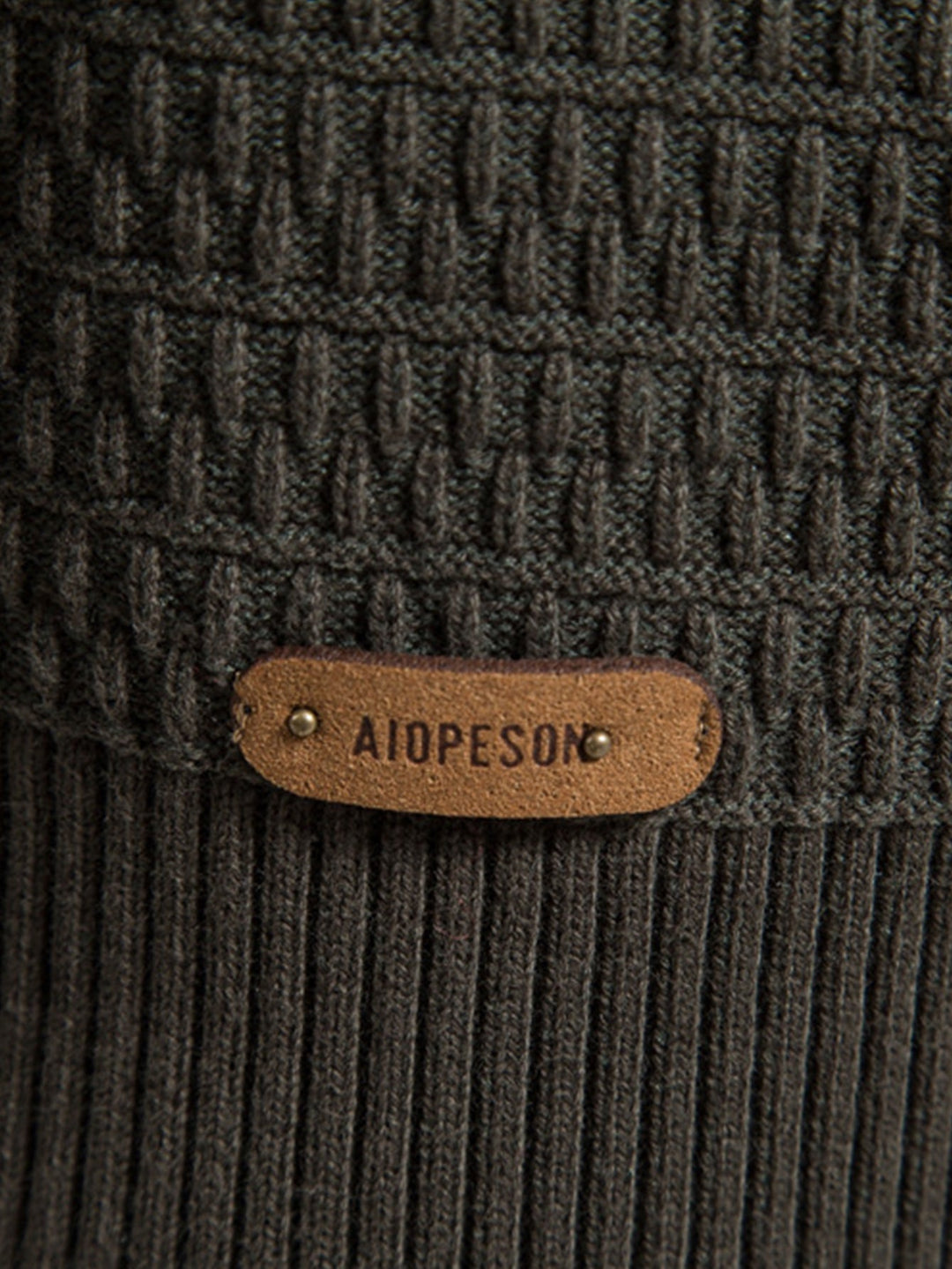 Blas | Jersey con textura, cuello alto y botones