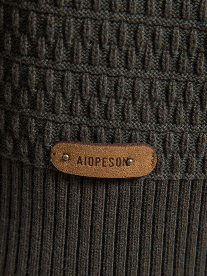 Blas | Jersey con textura, cuello alto y botones