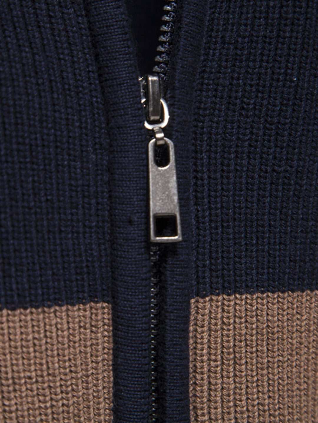 Braulio | Jersey con bloques de color, cuello alto y cremallera