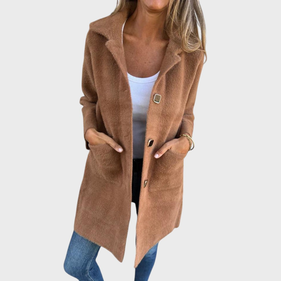 Carmela | Chaqueta texturizada con botones decorativos