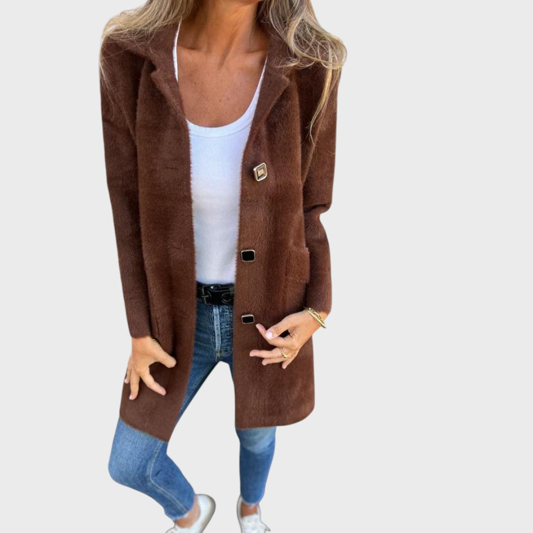 Carmela | Chaqueta texturizada con botones decorativos