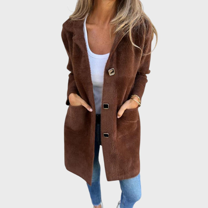 Carmela | Chaqueta texturizada con botones decorativos