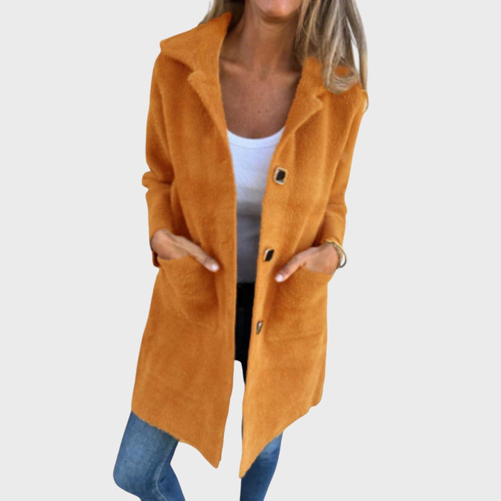Carmela | Chaqueta texturizada con botones decorativos