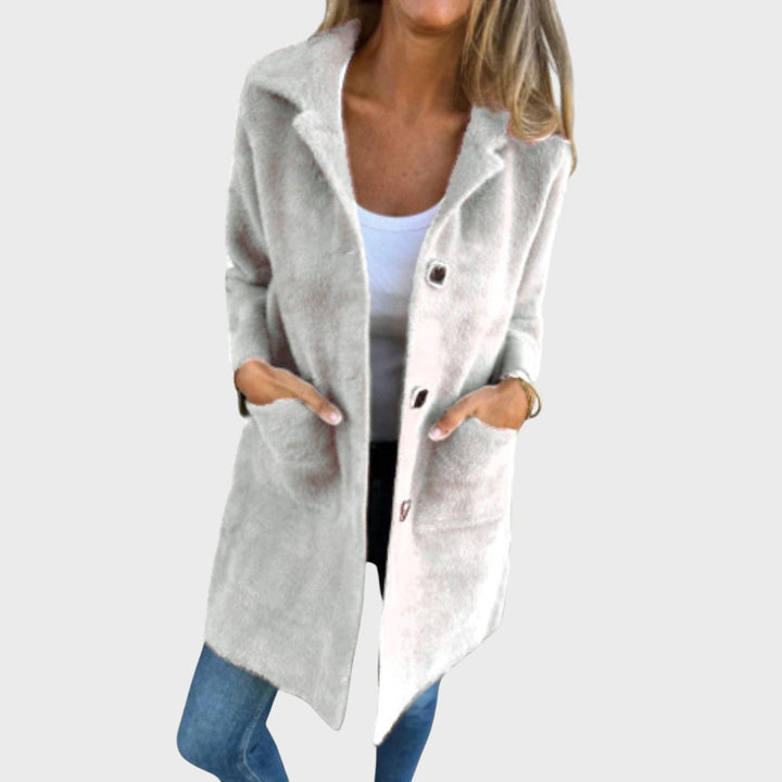 Carmela | Chaqueta texturizada con botones decorativos