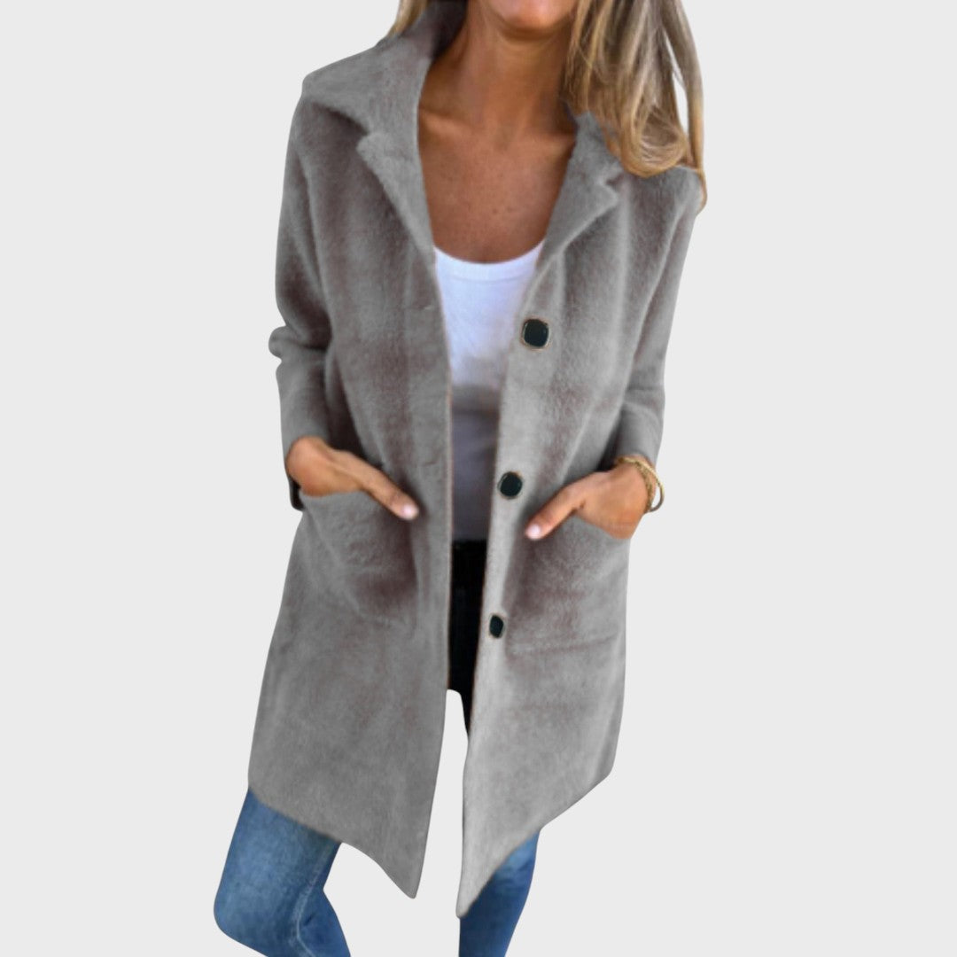 Carmela | Chaqueta texturizada con botones decorativos