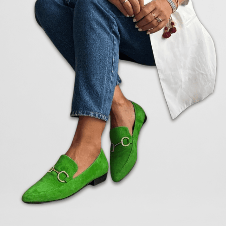 Irene | Mocasines verdes con hebilla metálica
