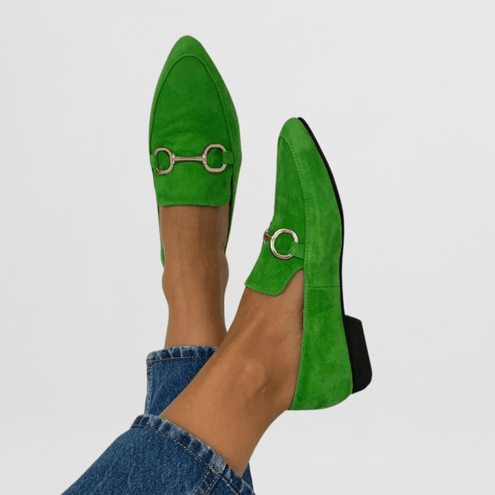 Irene | Mocasines verdes con hebilla metálica