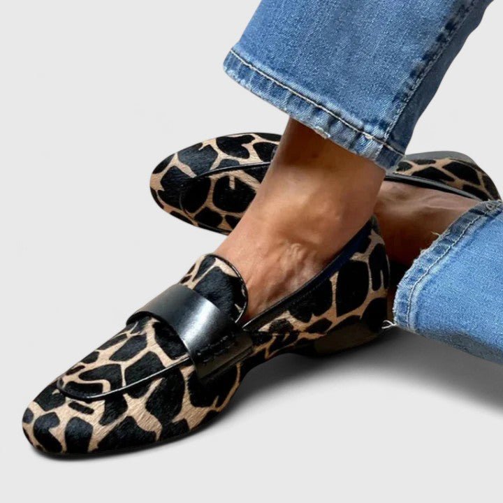 Luisa | Mocasines con estampado animal y hebilla decorativa