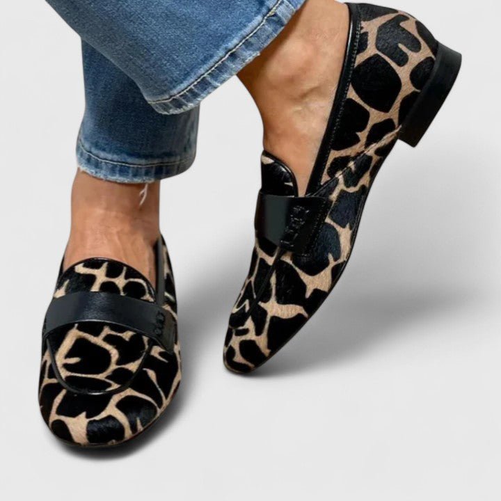 Luisa | Mocasines con estampado animal y hebilla decorativa
