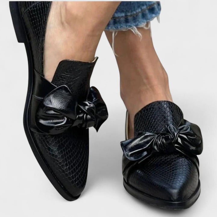 Luz | Mocasines negros con lazo