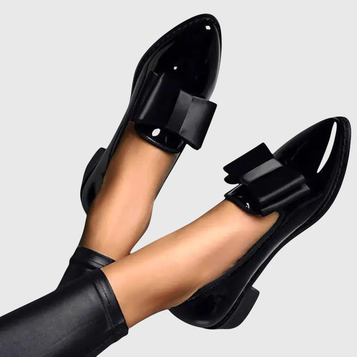 Magdalena | Mocasines burdeos de charol con lazo