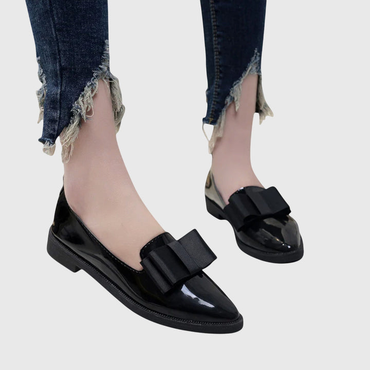 Magdalena | Mocasines burdeos de charol con lazo