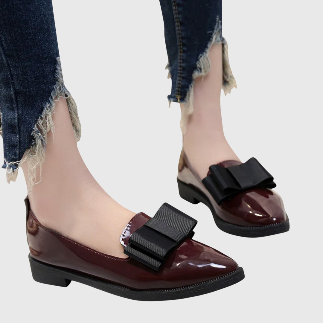 Magdalena | Mocasines burdeos de charol con lazo