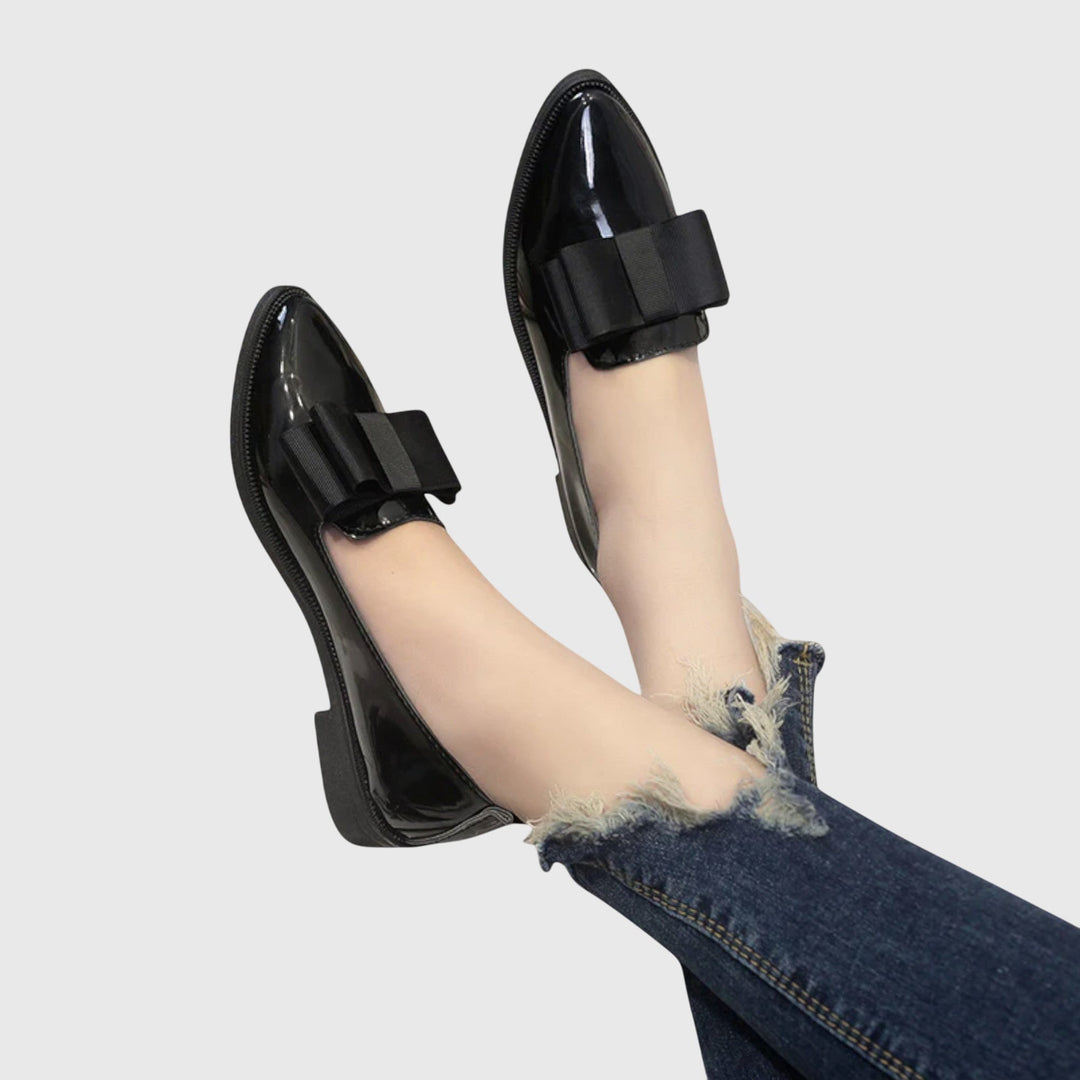 Magdalena | Mocasines burdeos de charol con lazo