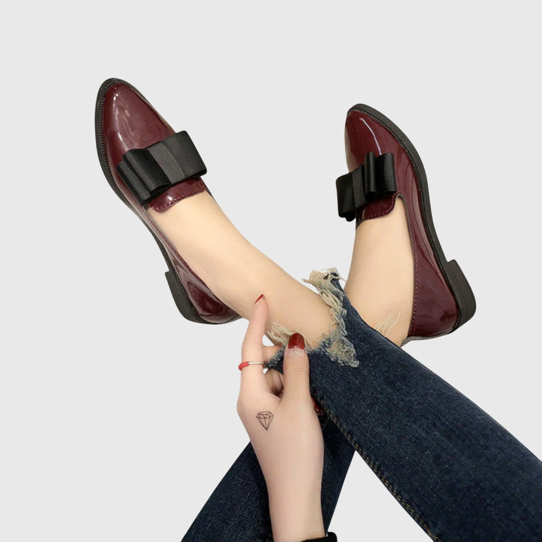 Magdalena | Mocasines burdeos de charol con lazo