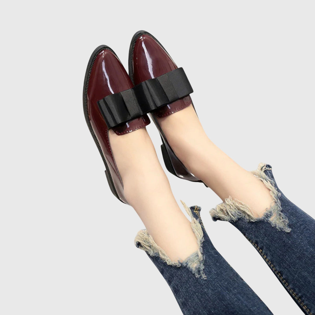 Magdalena | Mocasines burdeos de charol con lazo