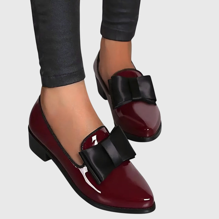 Magdalena | Mocasines burdeos de charol con lazo