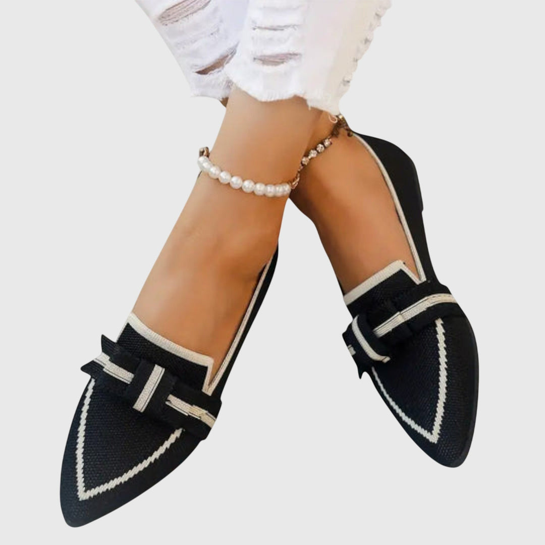 Matilde | Mocasines negros de punta con hebilla decorativa