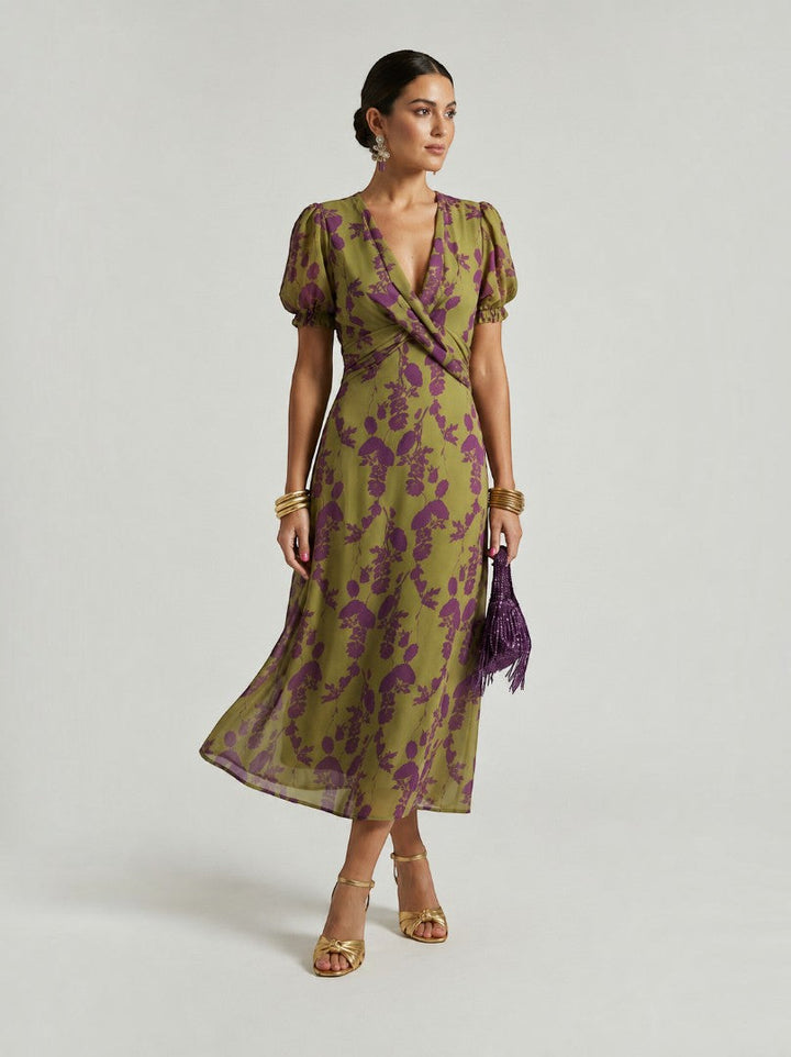 Ángela | Vestido midi con enredaderas sobre verde oliva