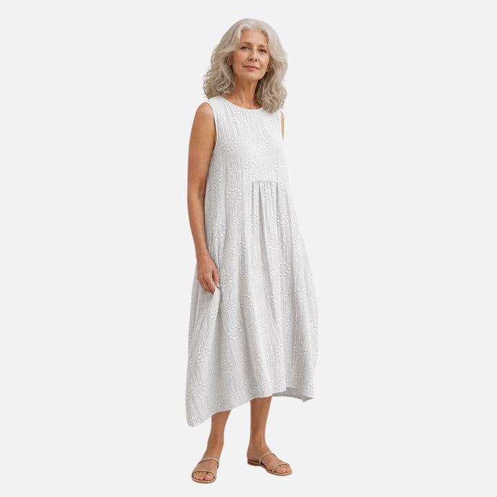Concha | Vestido midi sin mangas en blanco con textura floral
