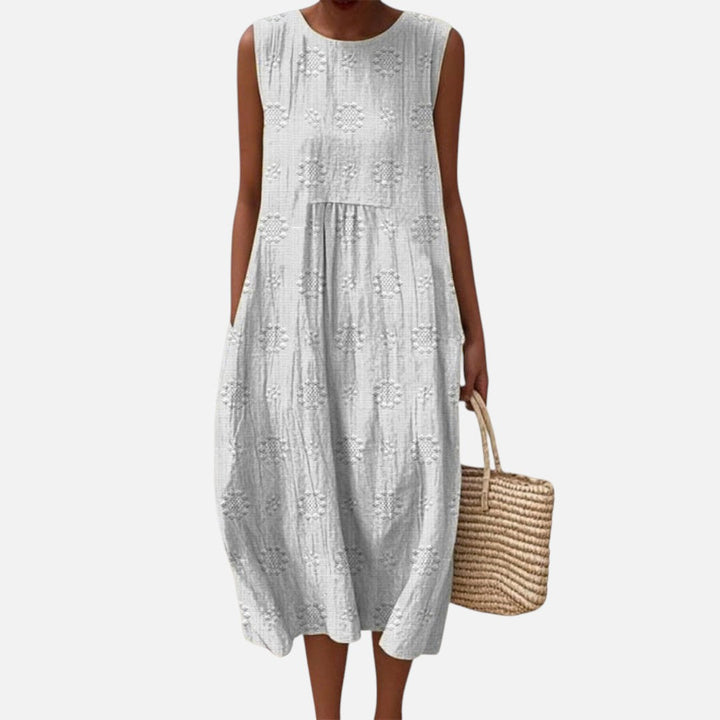 Concha | Vestido midi sin mangas en blanco con textura floral
