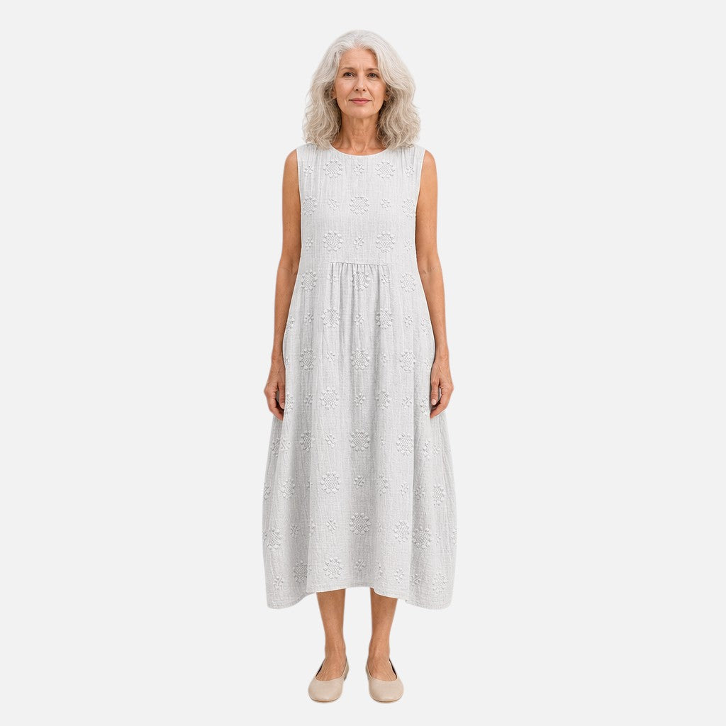 Concha | Vestido midi sin mangas en blanco con textura floral