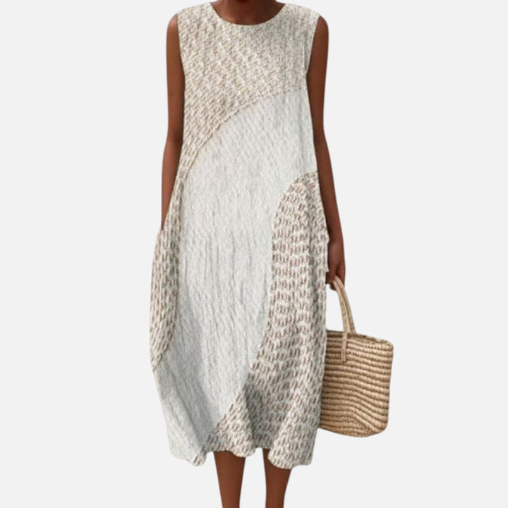 Berta | Vestido midi sin mangas en blanco con texturas