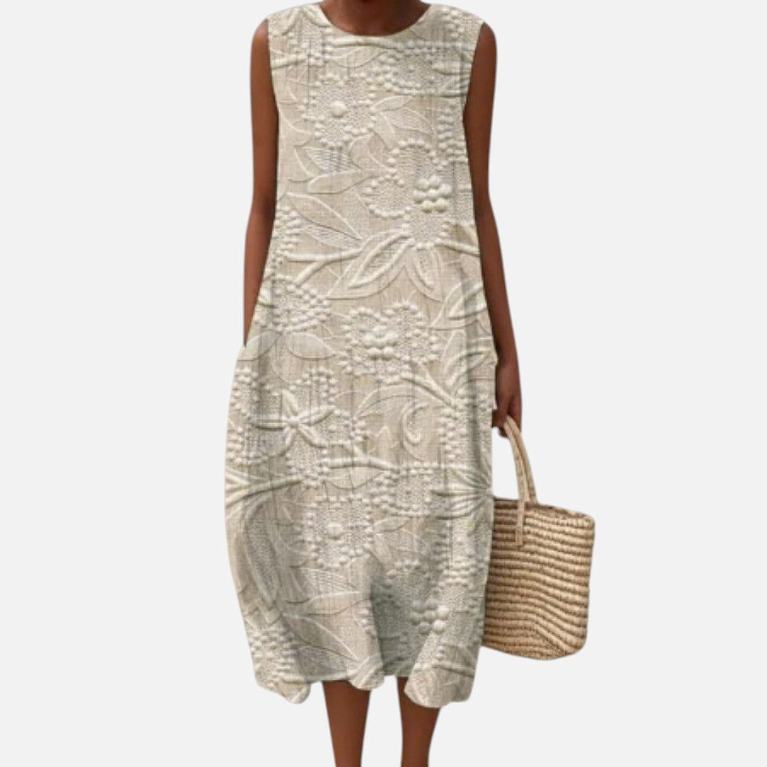 Mónica | Vestido midi sin mangas en crema con relieve de hojas