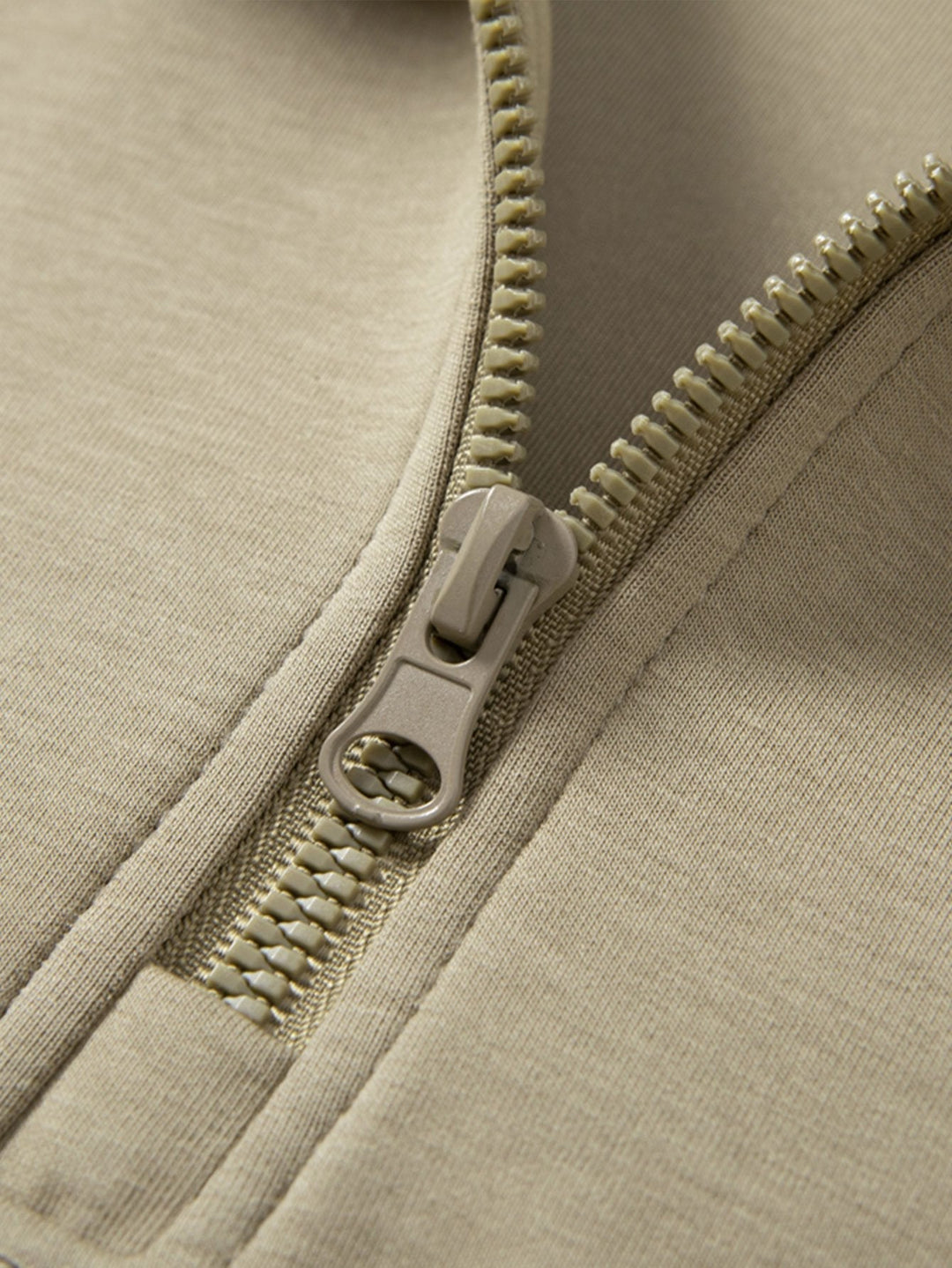 Moisés | Sudadera con cuello alto y cremallera corta