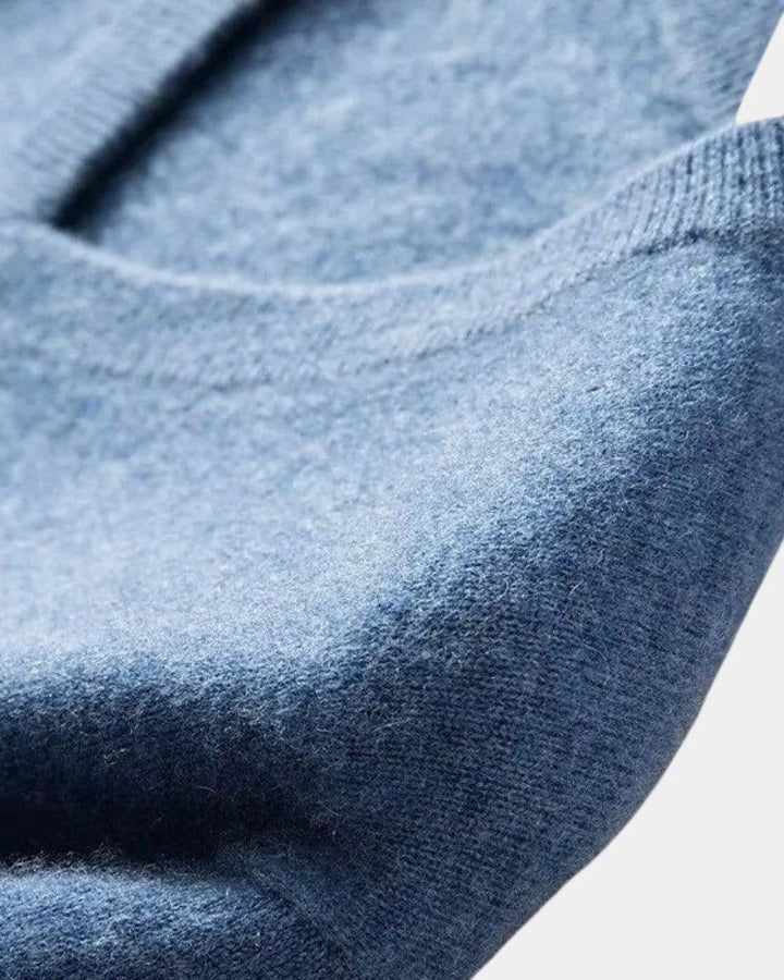 Pedro | Jersey azul con cuello de pico